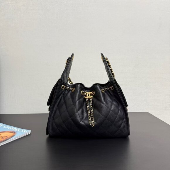 Classic CHANEL Bag: A Stylish and Versatile Choice for Elegance - Picture 1 of 10